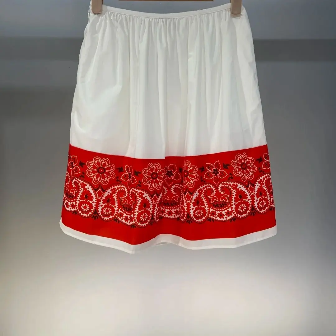 The 2025 new women's short skirt with small floral prints artistic color schemes is slimming pure cotton skirt covers the hips