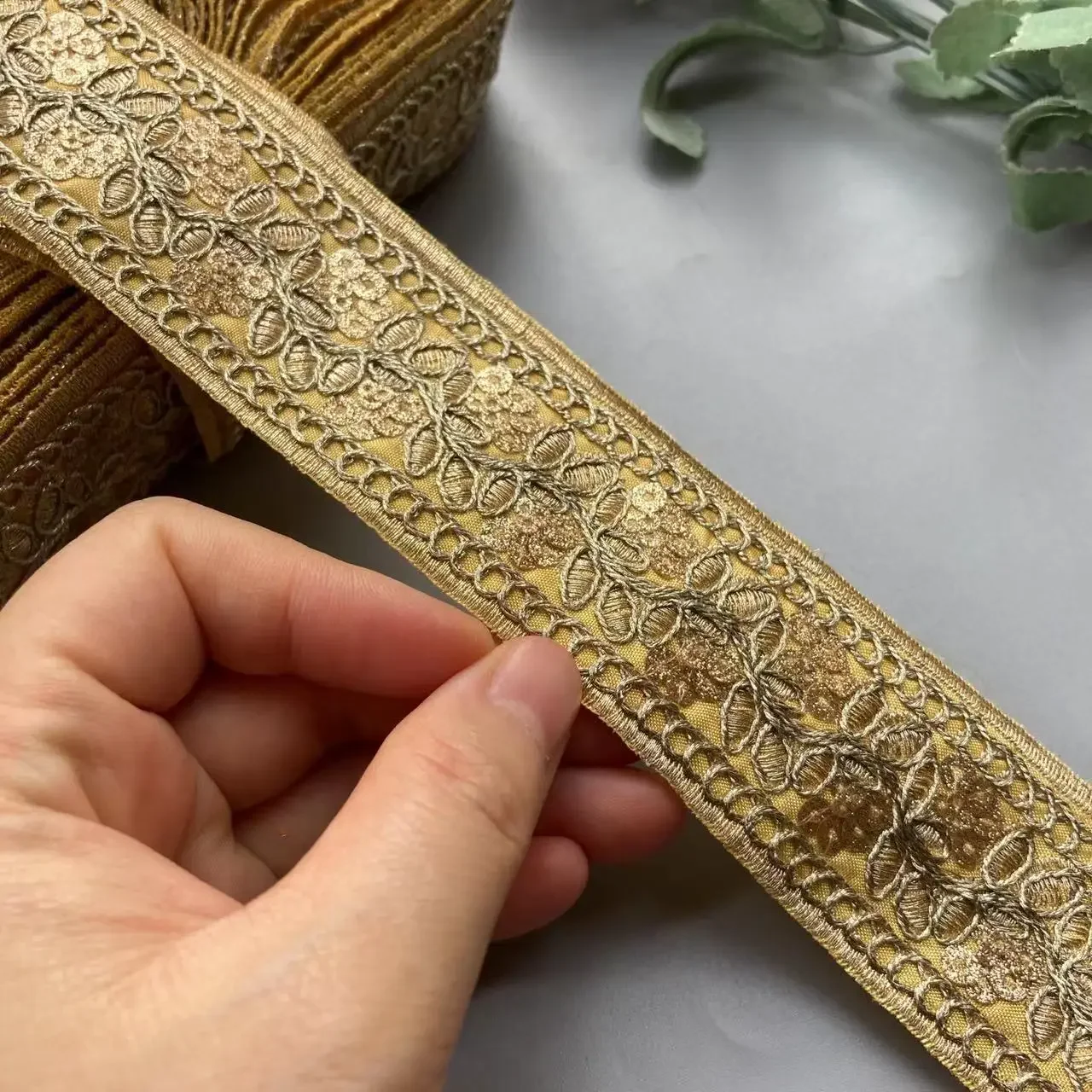 1 jard żółta 4CM koronkowa wstążka etniczna odzież złota nić haft cekiny dziecięca tkanina Hanfu akcesoria nowość — zdjęcie 2