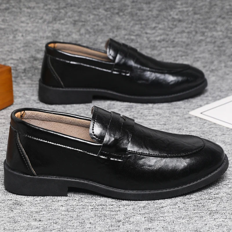 

Мужские повседневные туфли в британском стиле, модные лоферы с кисточками, мягкие кожаные туфли для ходьбы, мужские лоферы с белой подошвой, Sapato Social