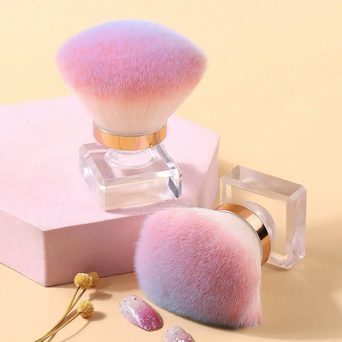 

1pcs Pink Gradient Mushroom Head Nail Dust Brush with PP Plastic Box Cleanup Brush Easy Storage Makeup Brush for Nail Art
