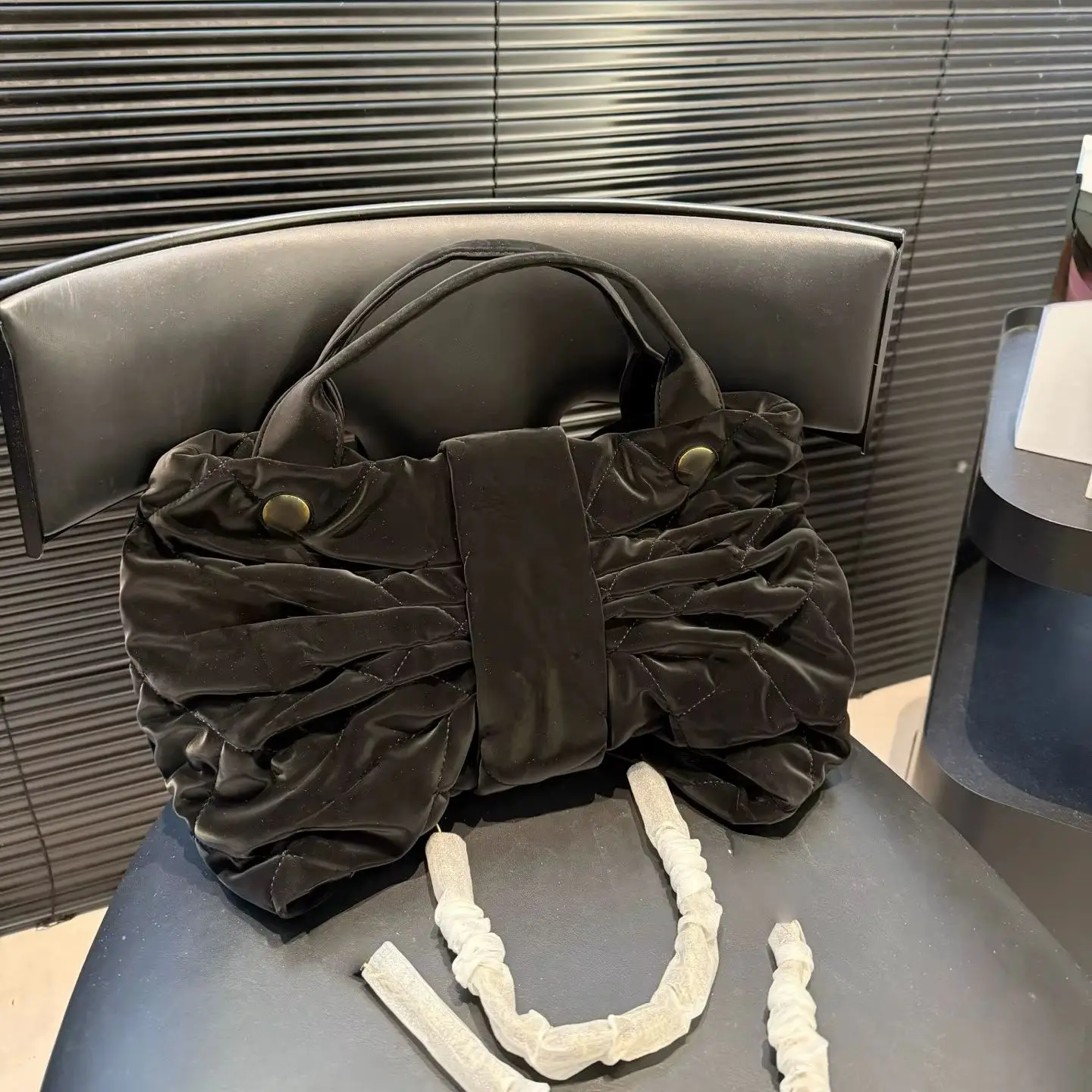 

2025 New Hot Selling Pure Leather Bow Evening Bag Features a Detachable Chain Clutch Evening Bag Crossbody Bag Shoulder Bag