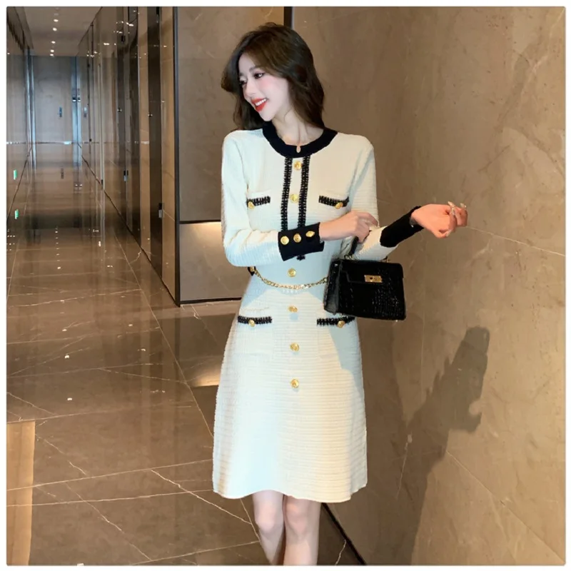 

2023 Autumn/Winter New Temperament Women's Round Neck High Waist Pulled Button Long Sleeve Fragrant Knit Dress