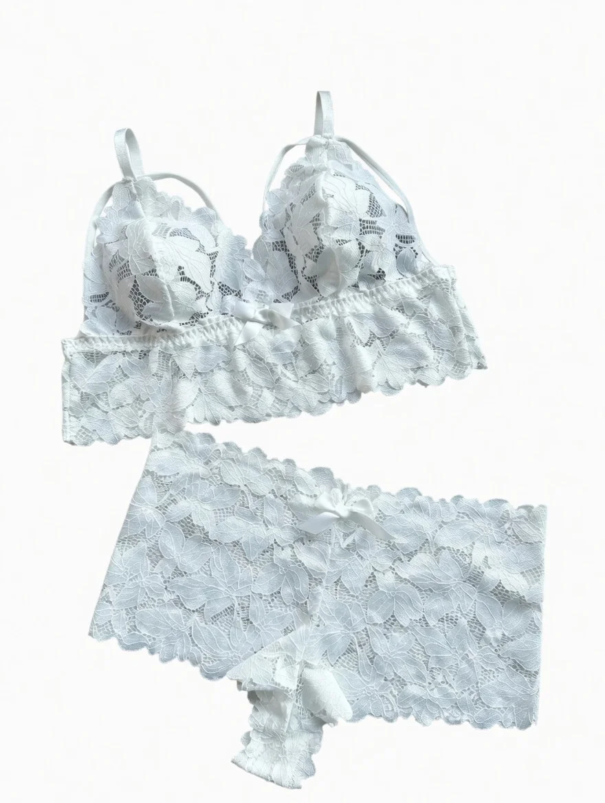 

Eve & Lace Plus Size White Floral Lace Lingerie Set, Wireless Deep V Bralette & Sheer Embroidery Boyshorts