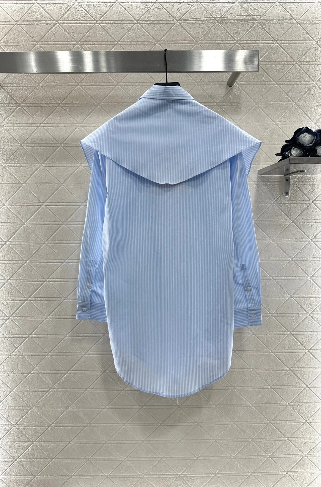 

2025 Spring/Summer New Women's Clothing Stripe Design Exquisite, Fashionable, Comfortable, and Versatile Shirt HL003