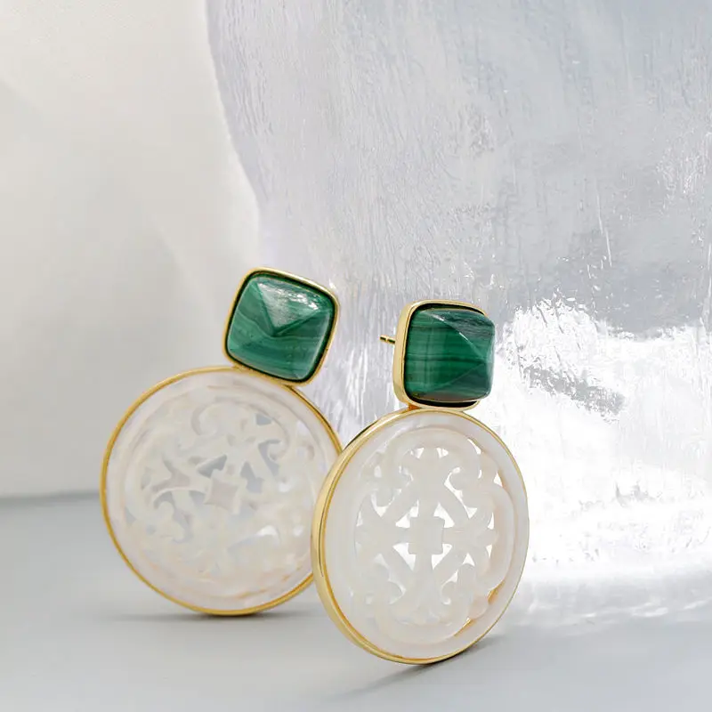 

Natural White Shell Openwork 18K Gold Plated Earring Inlaid Black Agate 925 Sterling Silver Earrings Fashion Fine Jewelry Gift