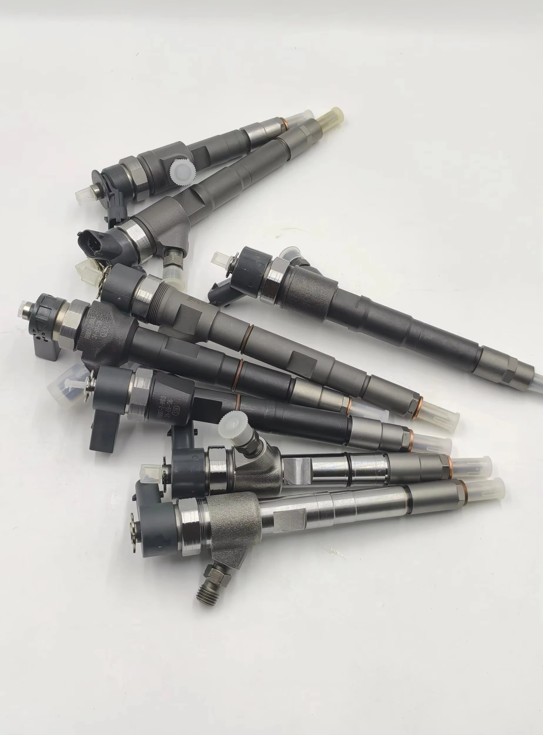 0445110295   فوهة حاقن الوقود الجديدة عالية الجودة مناسبة لمرسيدس بنز