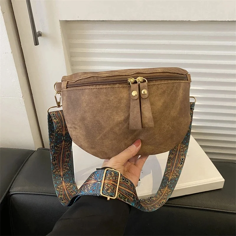 Damskie torby na talię ze skóry PU Stylowa torba na ramię Hobo w jednolitym kolorze Luksusowa designerska torba na klatkę piersiową Szeroki pasek Modna saszetka na ramię — zdjęcie 2
