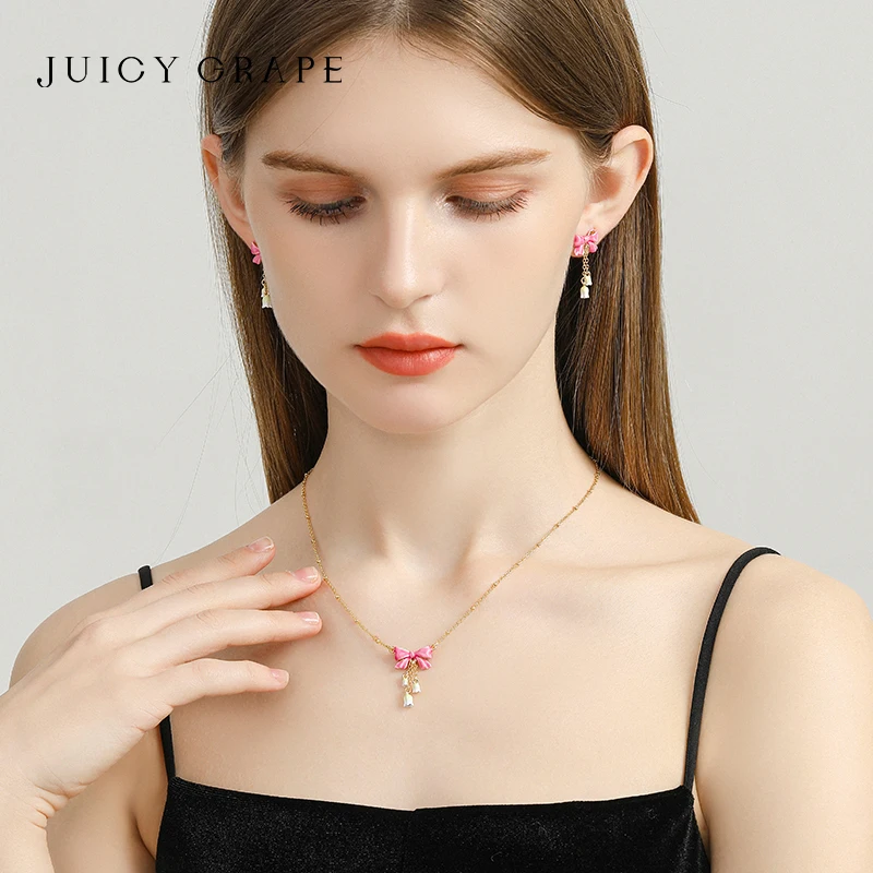 JUICY GRAPE 18K Gold-Plated Pink Bow Collarbone Chain Enamel Process Elegant and Simple Wind Chime Flower Ladies Necklace