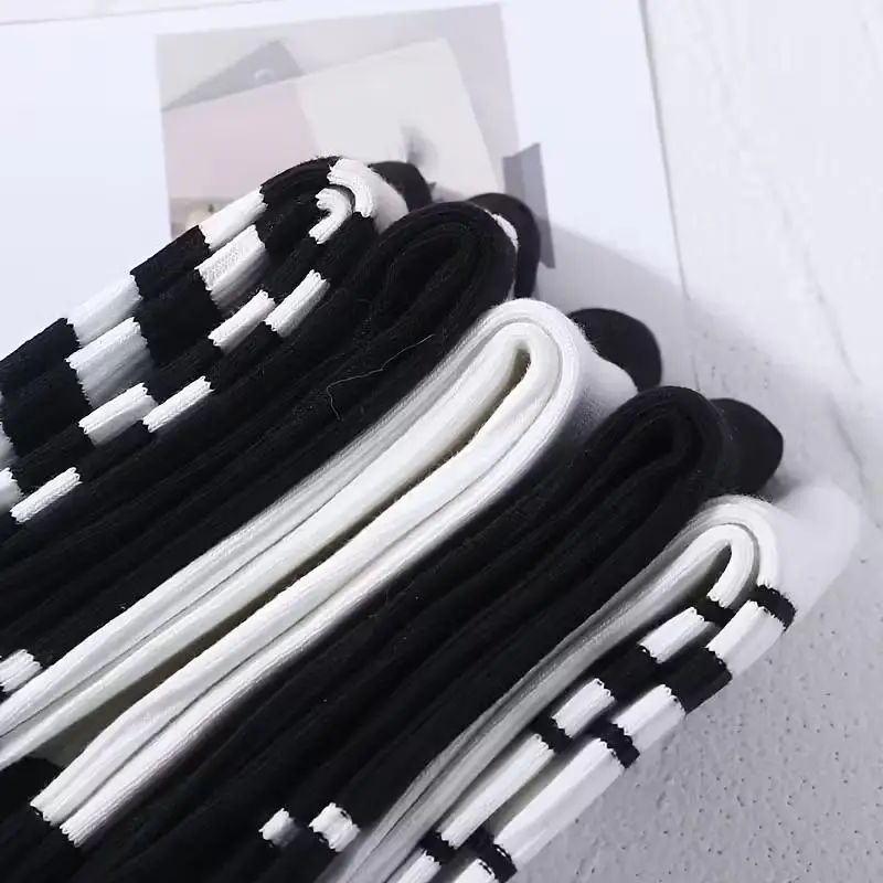 가을과 겨울을 위한 다용도 블랙 R 양말 20켤레, 흑백 줄무늬 중간 길이 양말, 스포츠웨어에 적합