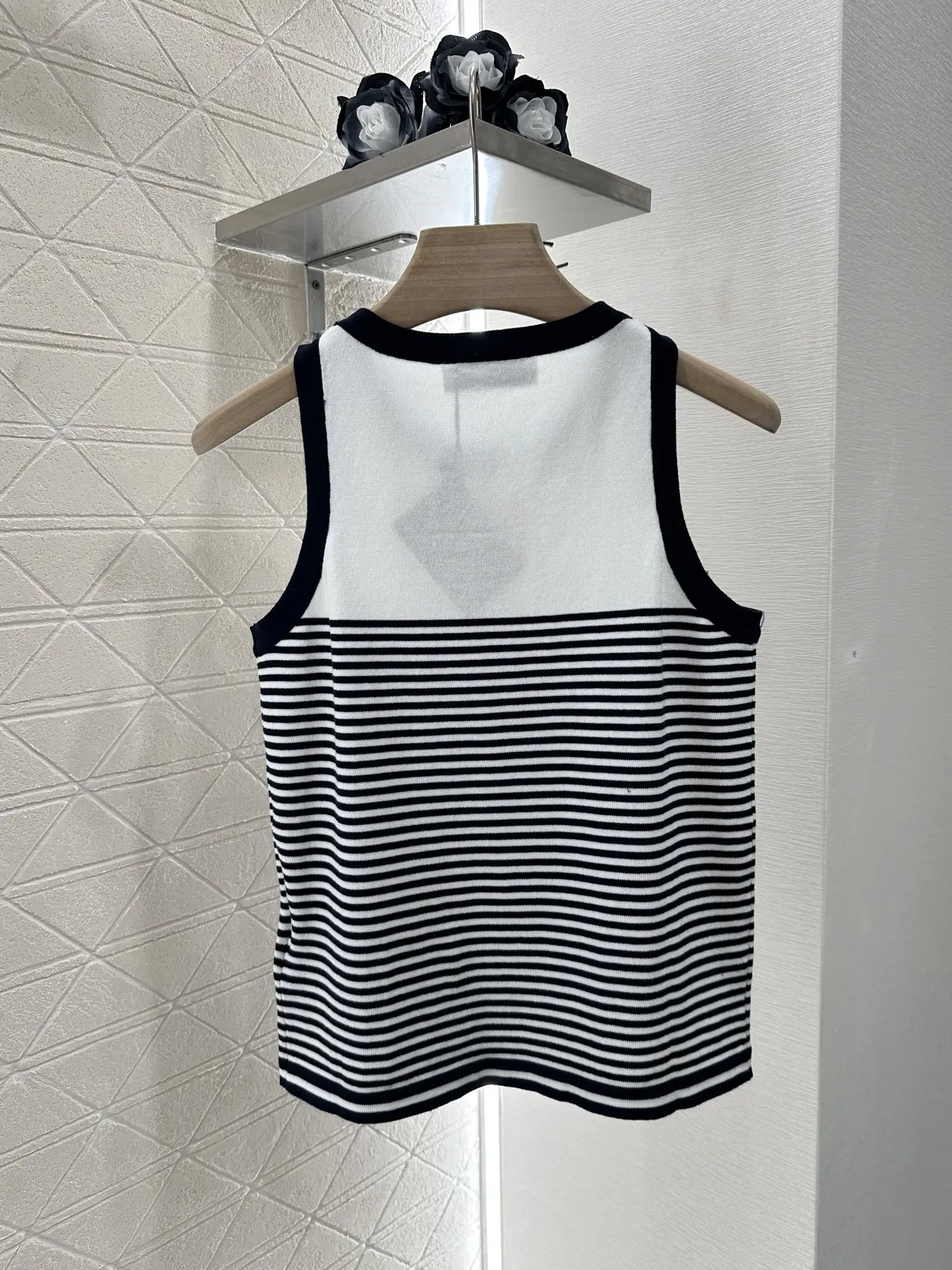 

High quality spring and summer women's striped shoulder digging knitted vest SU193