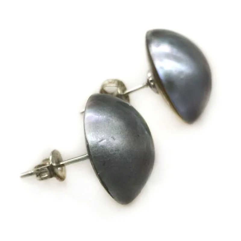 Venta al por mayor Pendiente de perla Mabe gris natural de 14-15 mm con perno de plata 925