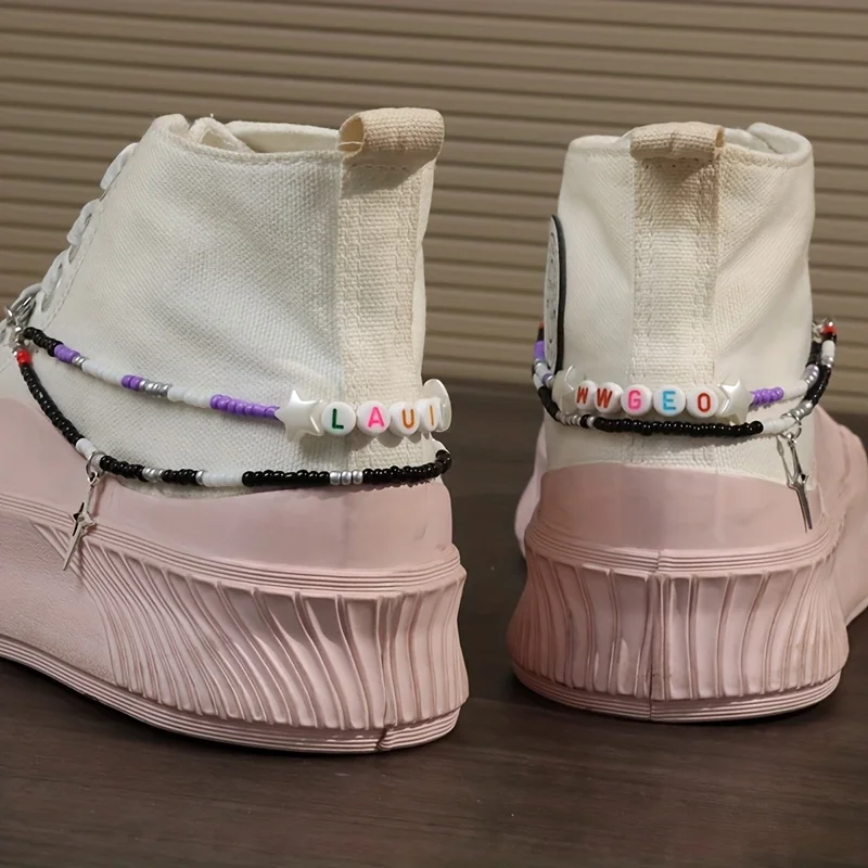 2 pairs of cute and sweet letter-bead star shoe chains. Perfect for daily wear and as a gift for Halloween.
