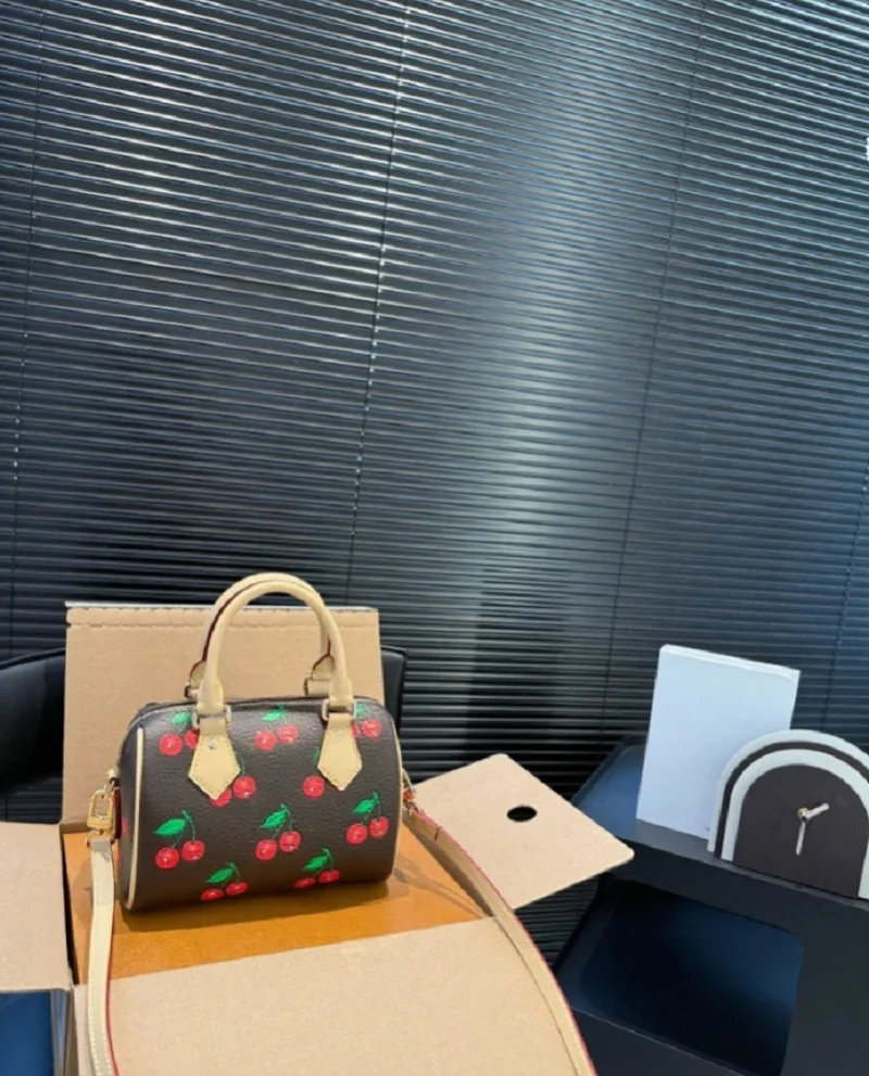 

Новая женская косметичка 2026 года в простом ретро-стиле, незаменимая для поездок на работу, 20x14 см, ZX2604