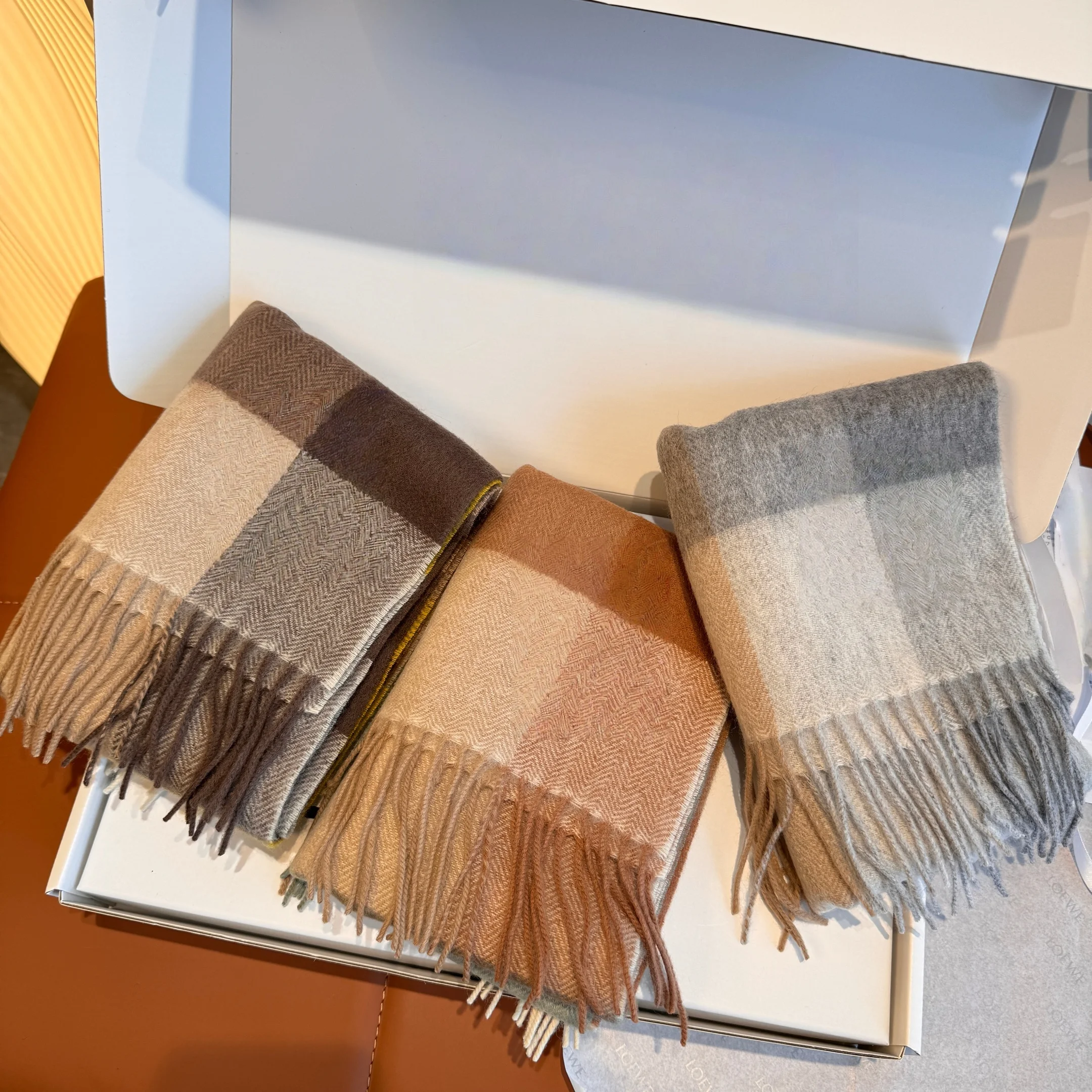 

2025 осенне-зимний модный теплый кашемировый шарф с вышивкой букв, женский высококачественный шарф на заказ 30 см * 180 см