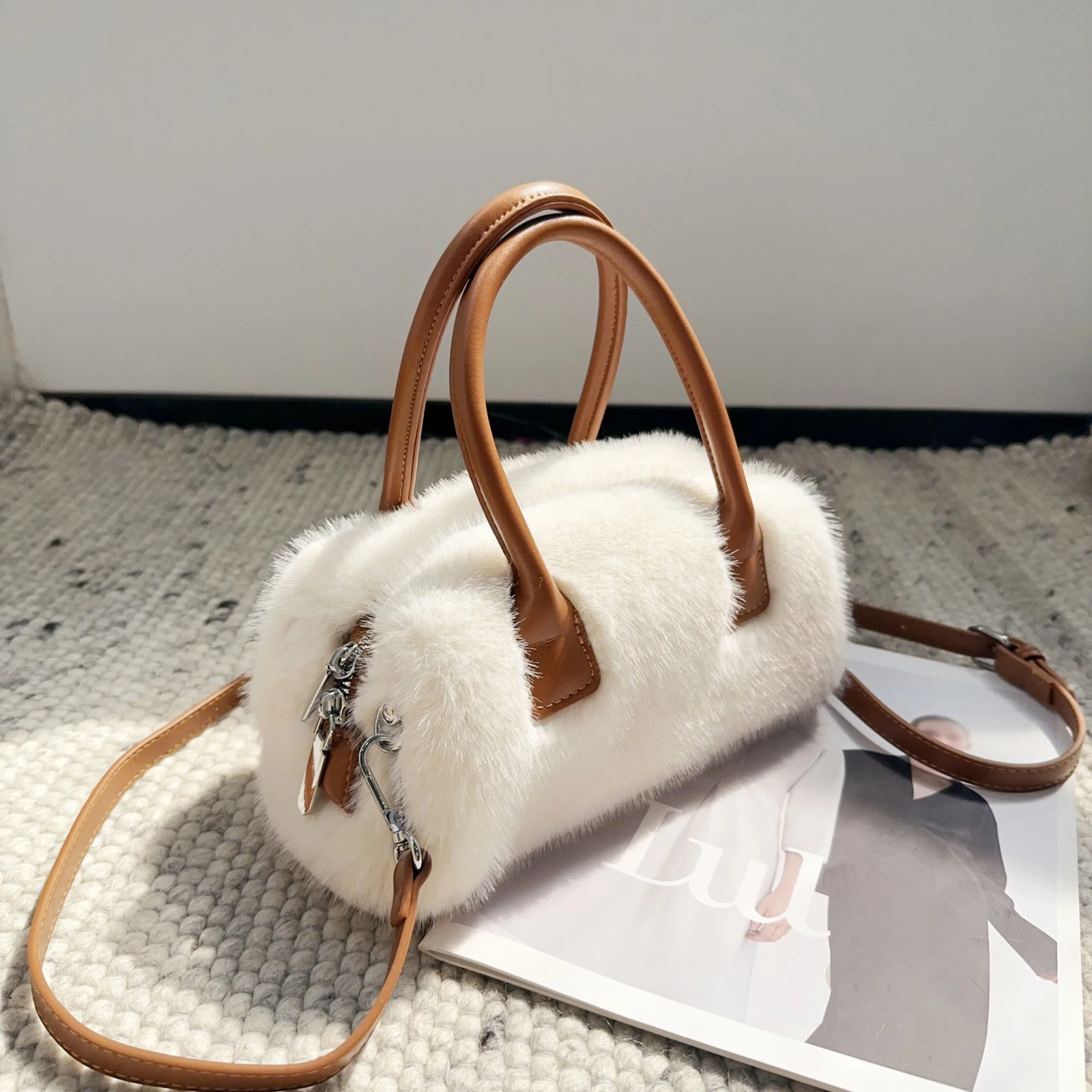 

Winter Plush Handbag Compact Crossbody Bag Women Fuzzy Tote Shoulder Bag Crossbody Bag for Outdoor Commuting Casual Vacation