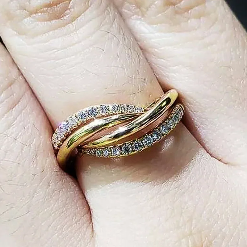 Huitan Unikalna konstrukcja obrączki dla kobiet Luksusowy złoty kolor Moda Eleganckie kobiece akcesoria na palce Biżuteria zaręczynowa — zdjęcie 2