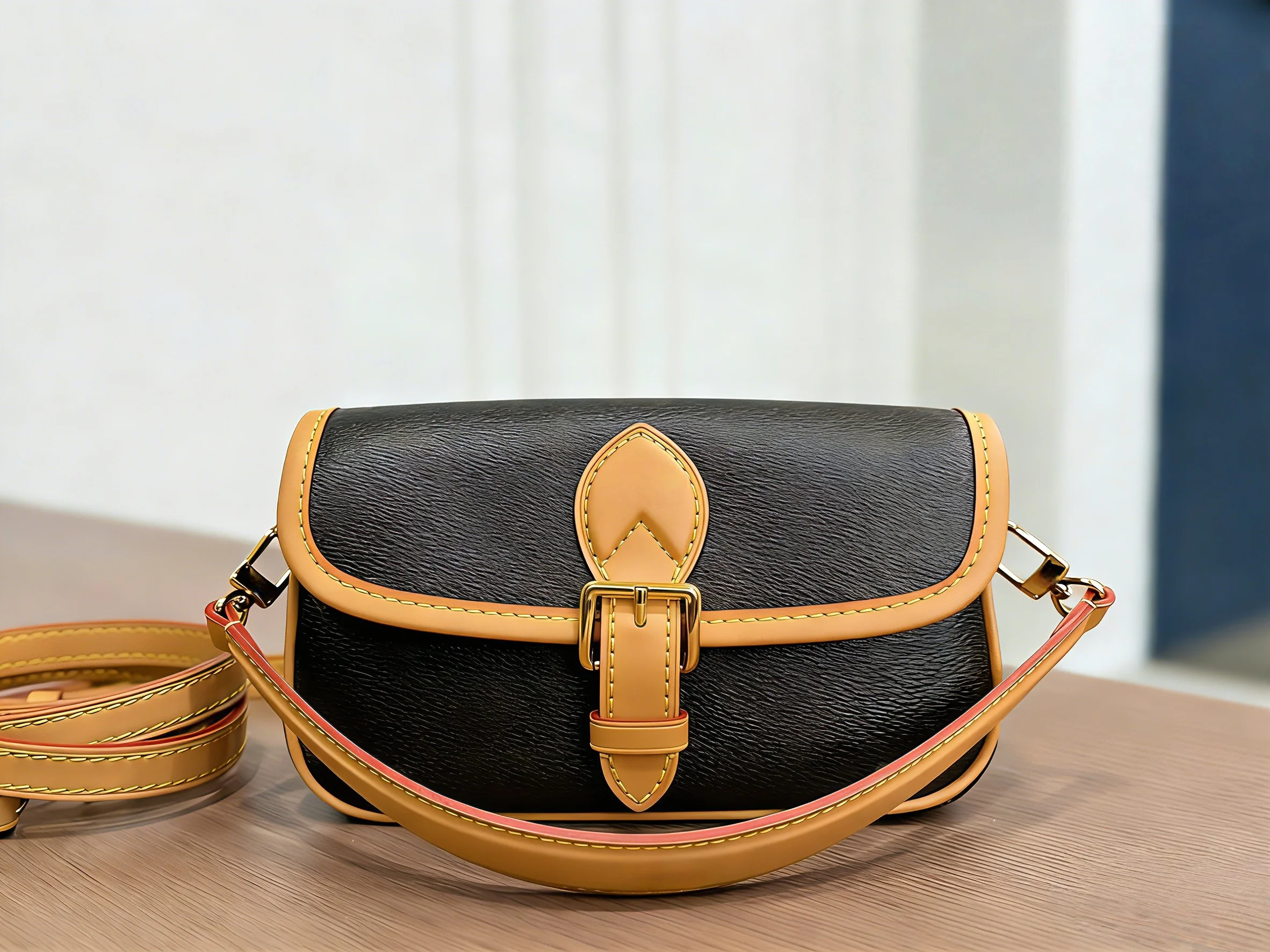 

2026 New Style Retro Small Square Bag - Versatile Crossbody Shoulder Bag for Women 19*10.5*6cm