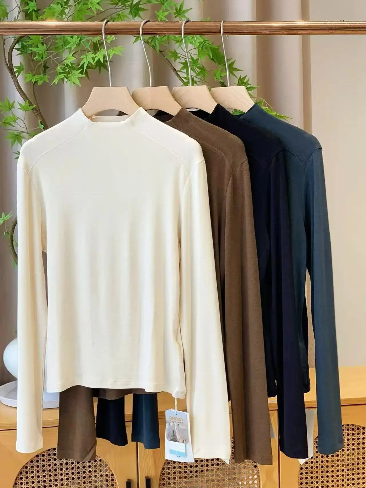 

Высококачественная тонкая водолазка с полувысоким воротником