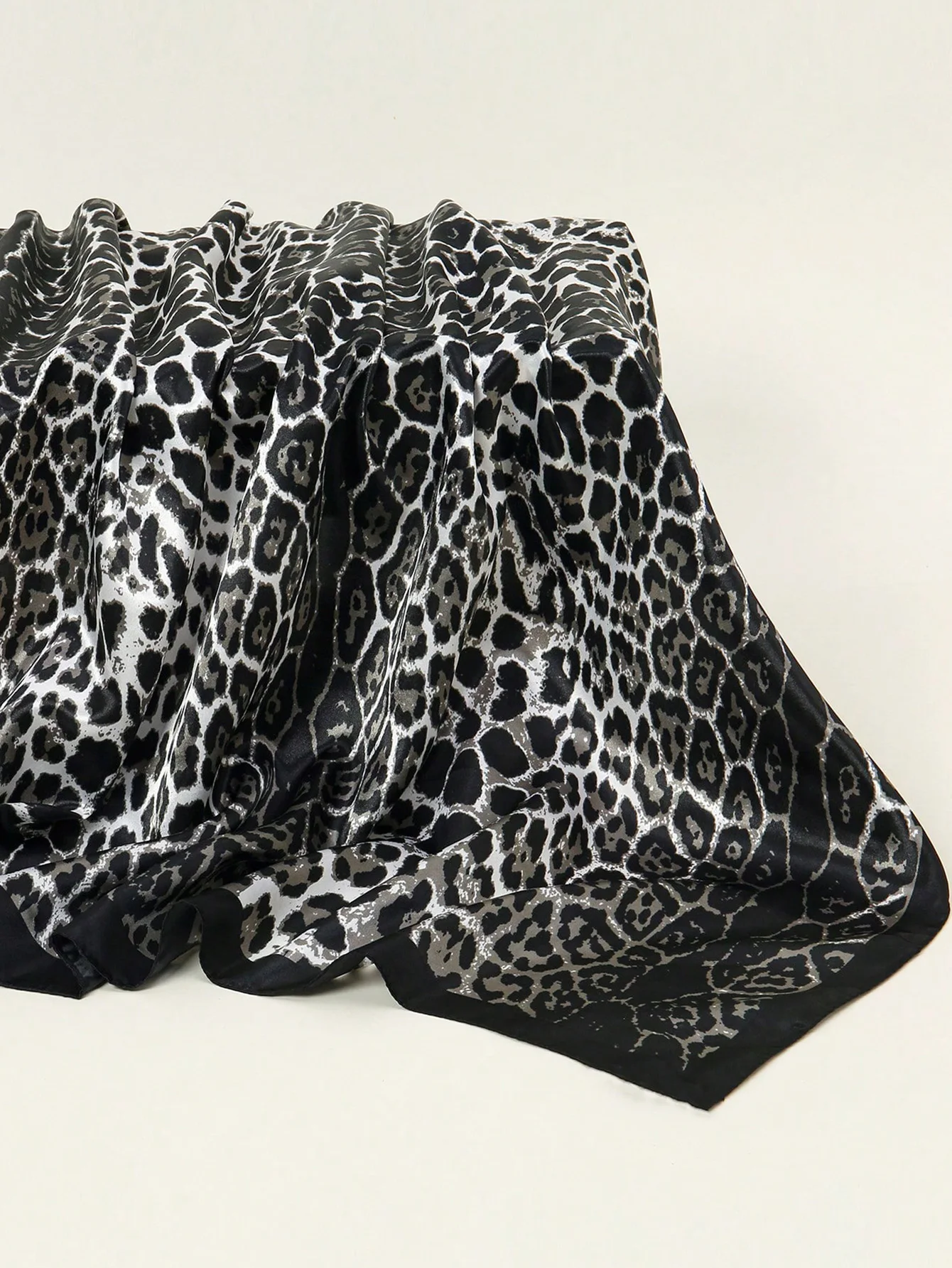 

90cm Satin Square Scarf For Women, Classic Leopard Print Design Elegant Daily Street Wear Multi-purpose Neck Head Wrap Accessory