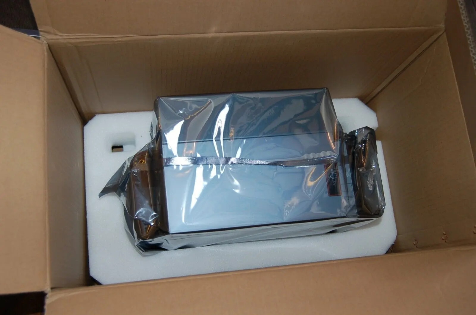 

Новый Bitmain Antminer S21 Pro 234T 3510W 15J/T — майнер для биткойнов (ASIC), криптомайнер, включая блок питания