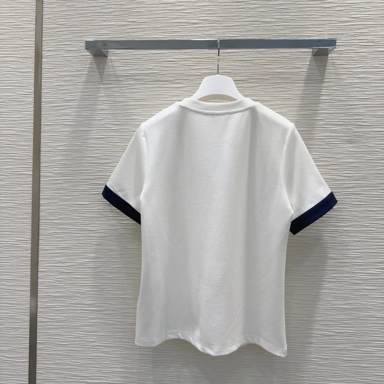 

2025 fashion new spring and summer women's black and white splicing commuter suit summer short-sleeved shorts suit