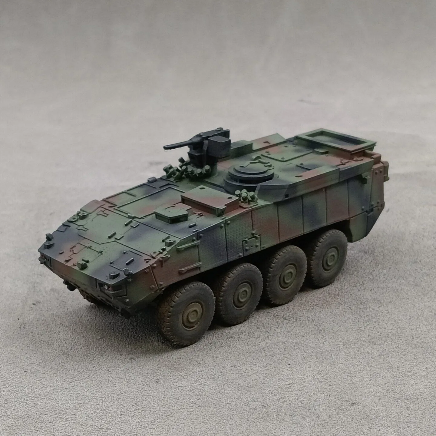 

Бронированная машина Swiss Piranha в масштабе 1/72, готовая модель, напечатанная на 3D-принтере, с ручной окраской, декоративное украшение.