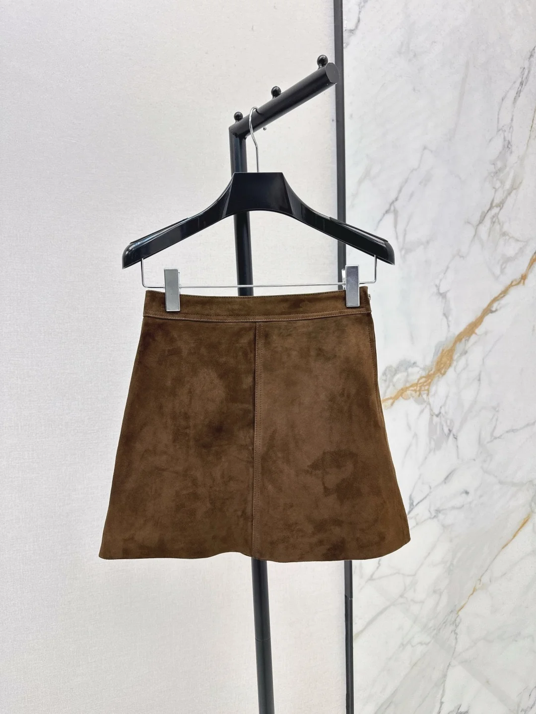 

2025 New Retro Brown Coffee Suede Ultra Short Half Skirt, Suede Sheepskin, Sweet Girl with Reduced Age, British Academy Style