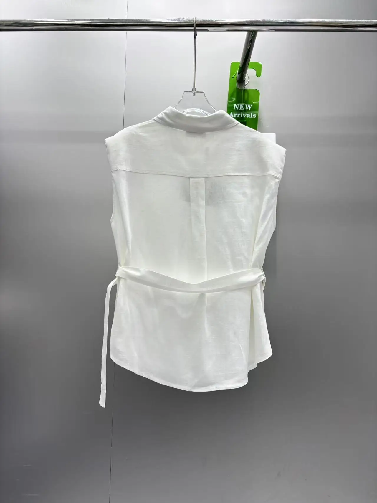 

Новинка 2026: Топ-рубашка без рукавов из хлопка и льна в цвете «Дофамин» с завязками на талии и подплечниками для женщин — Элитный товар