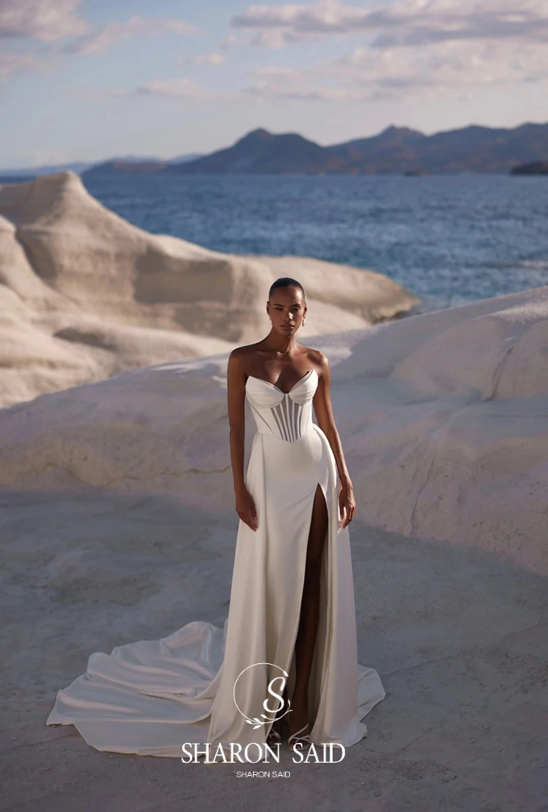 Sharon กล่าวว่าโมเดิร์นด้านข้าง Mermaid ซาตินชุดแต่งงานสีขาว 2025 เซ็กซี่รัดตัว Sweetheart ชุดเจ้าสาว SW230 ที่กําหนดเอง