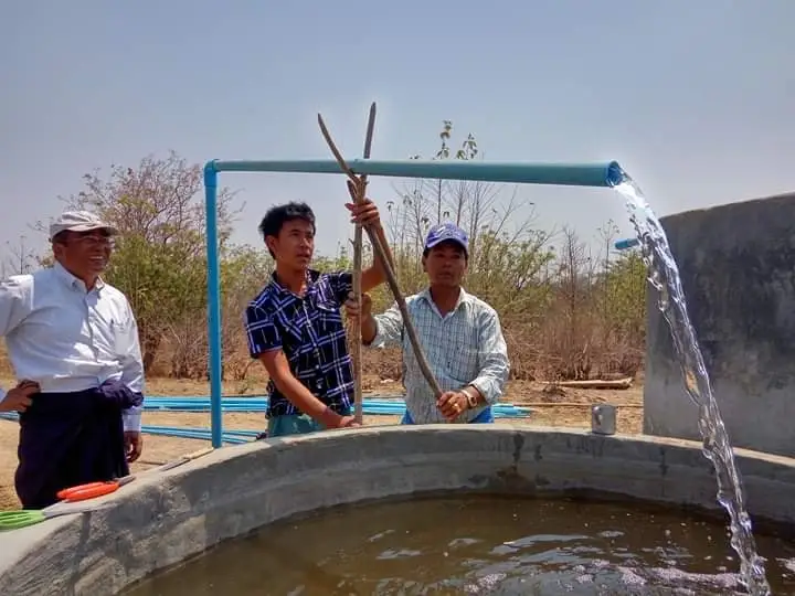 

HZUSUN Solar Powered DC Well Pump Kits for Farm Cattle Powerful Home 1 HP Solar Cell Submersible Borehole Pump Controller Price