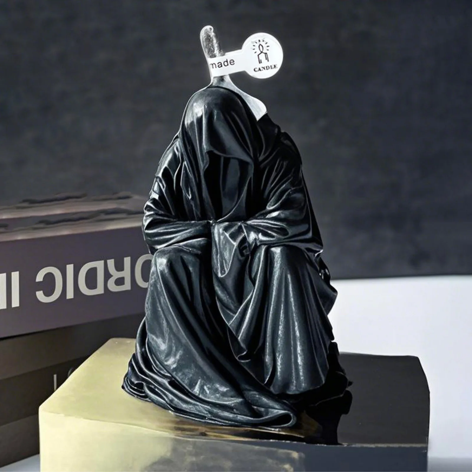 

Halloween Faceless Swordsman Scented Candle Pleasant Aroma Skull Robe Wizard Candle Spooky Festival Decor Creative Home Ornament