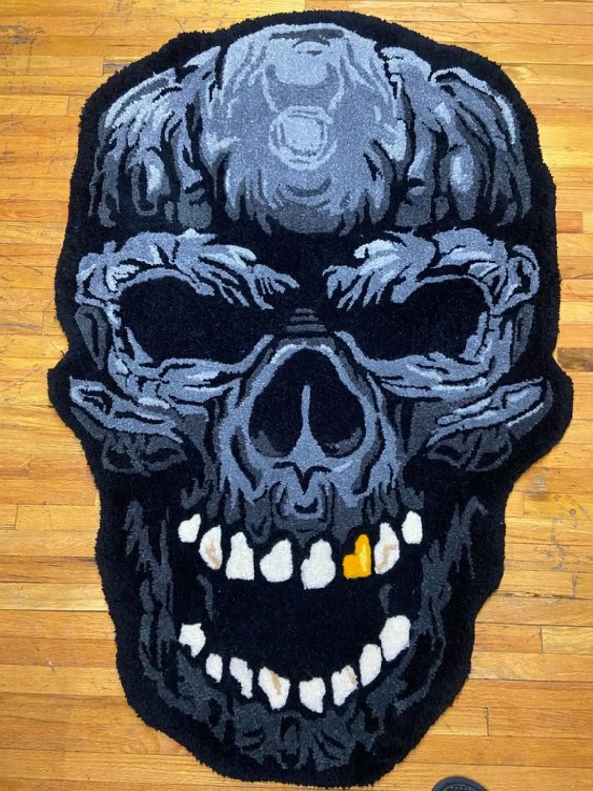 Grey Skull With Big Gold Teeth Printing Technology Simple Housewarming Gift Handmade Non-Slip Decorative Carpet