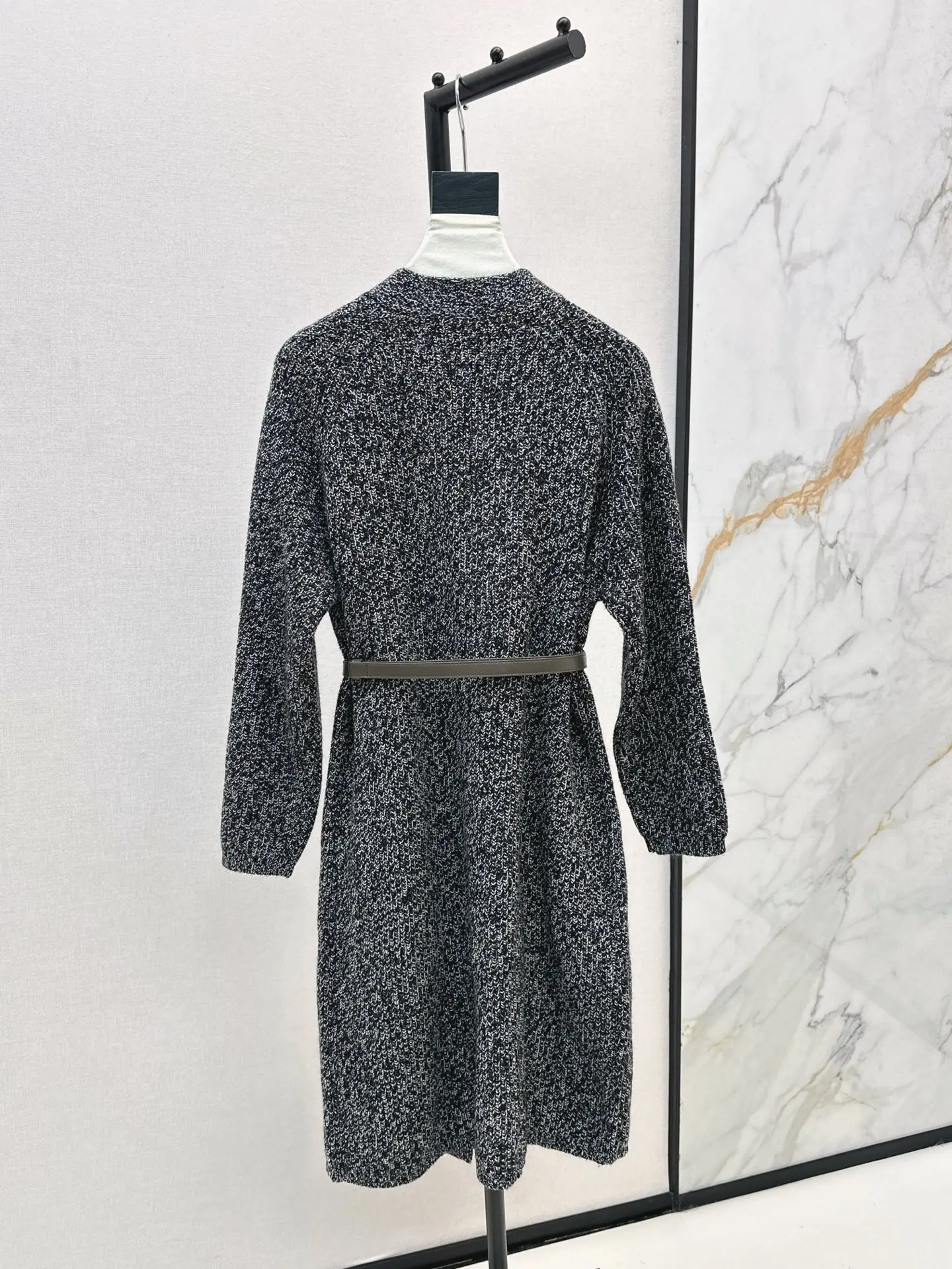 

Женская ленивая вязаная куртка средней длины на осень/зиму 2025 SU168