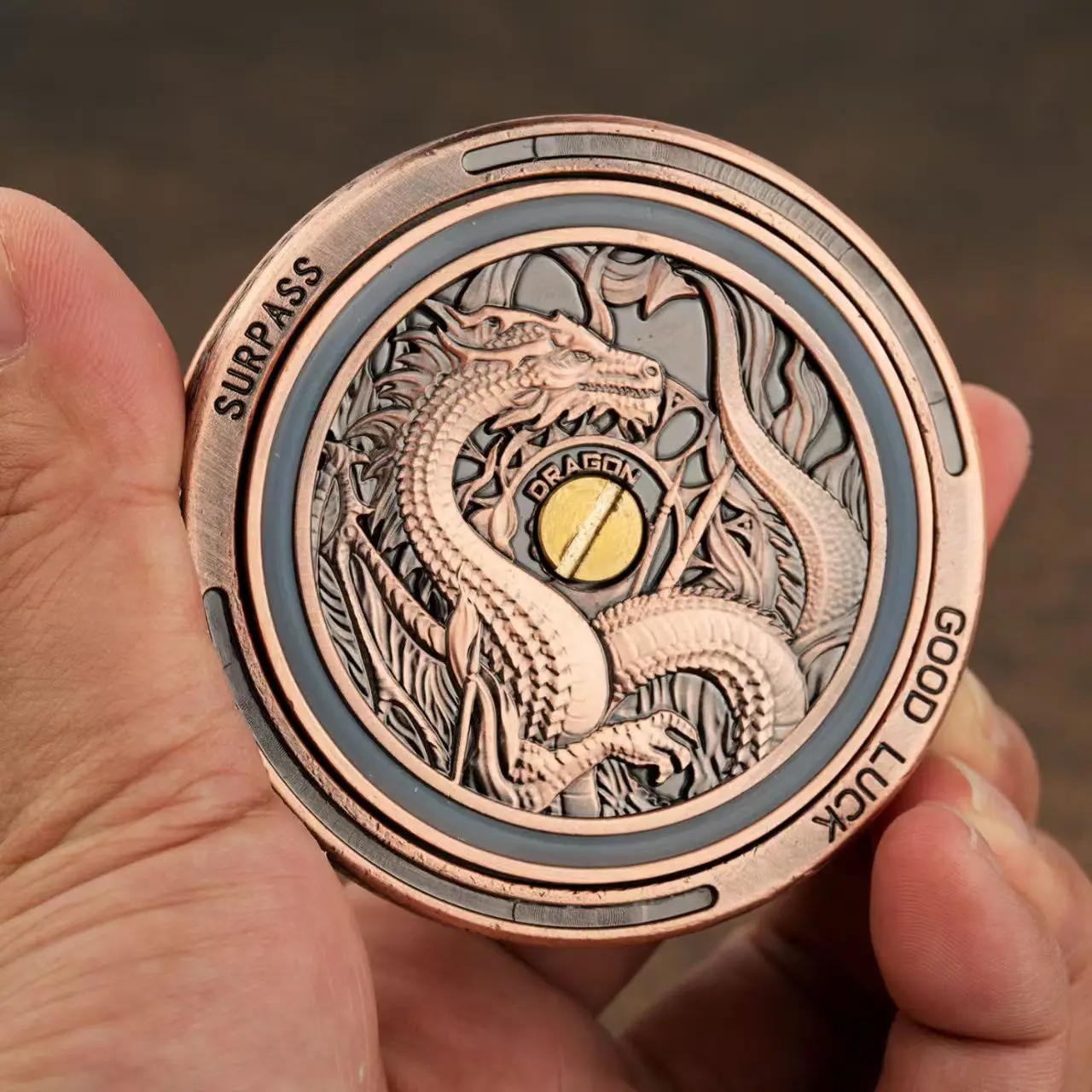 

Spinining Dice Fingertip gyro dices Metal Roulette Dice for Dungeons and Dragons Role Playing Games Roll Dice Rotation Dice