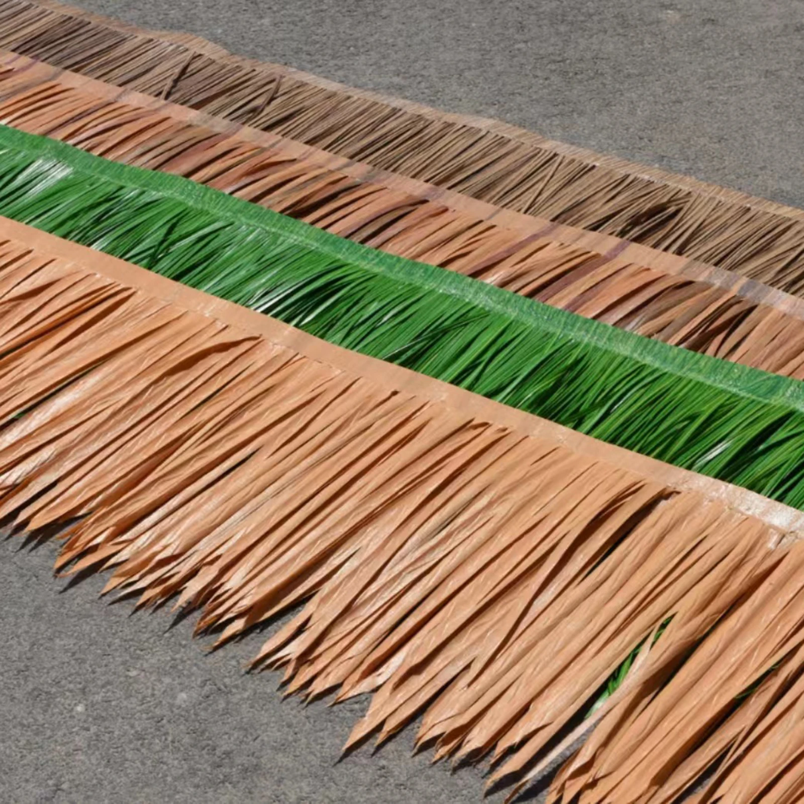 Artificial Straw Roof Thatch Roll PE Bar Hut Grass Umbrella Covers Fence Decoration Outdoor Reusable for Business Garden Patio