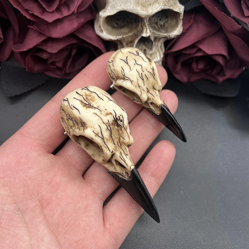 Raven Skull Brooch Pin Bird Skull Lapel Pin Resin Cast Skull Bone Jewelry Bird Skull Pin Taxidermy  Knochen Schmuck