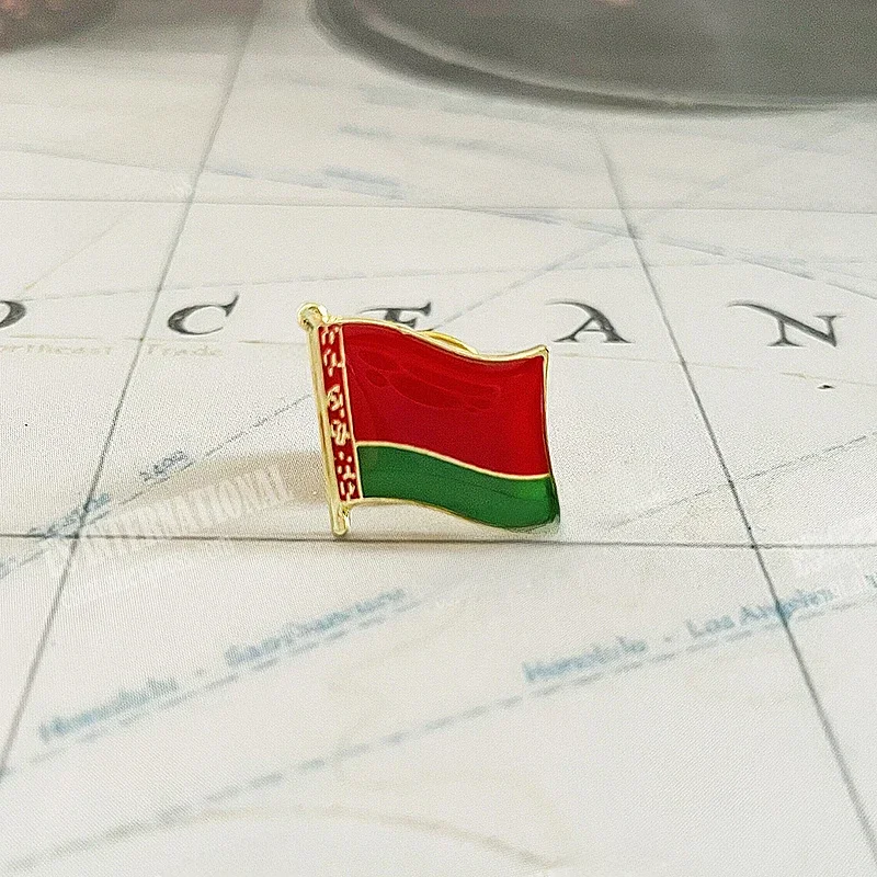 Białoruś flaga narodowa przezroczysta żywica epoksydowa Metal emaliowana przypinka broszka kolekcja prezenty pamiątkowe przypinki na klapę akcesoria rozmiar1.6 * 1.9cm — zdjęcie 2