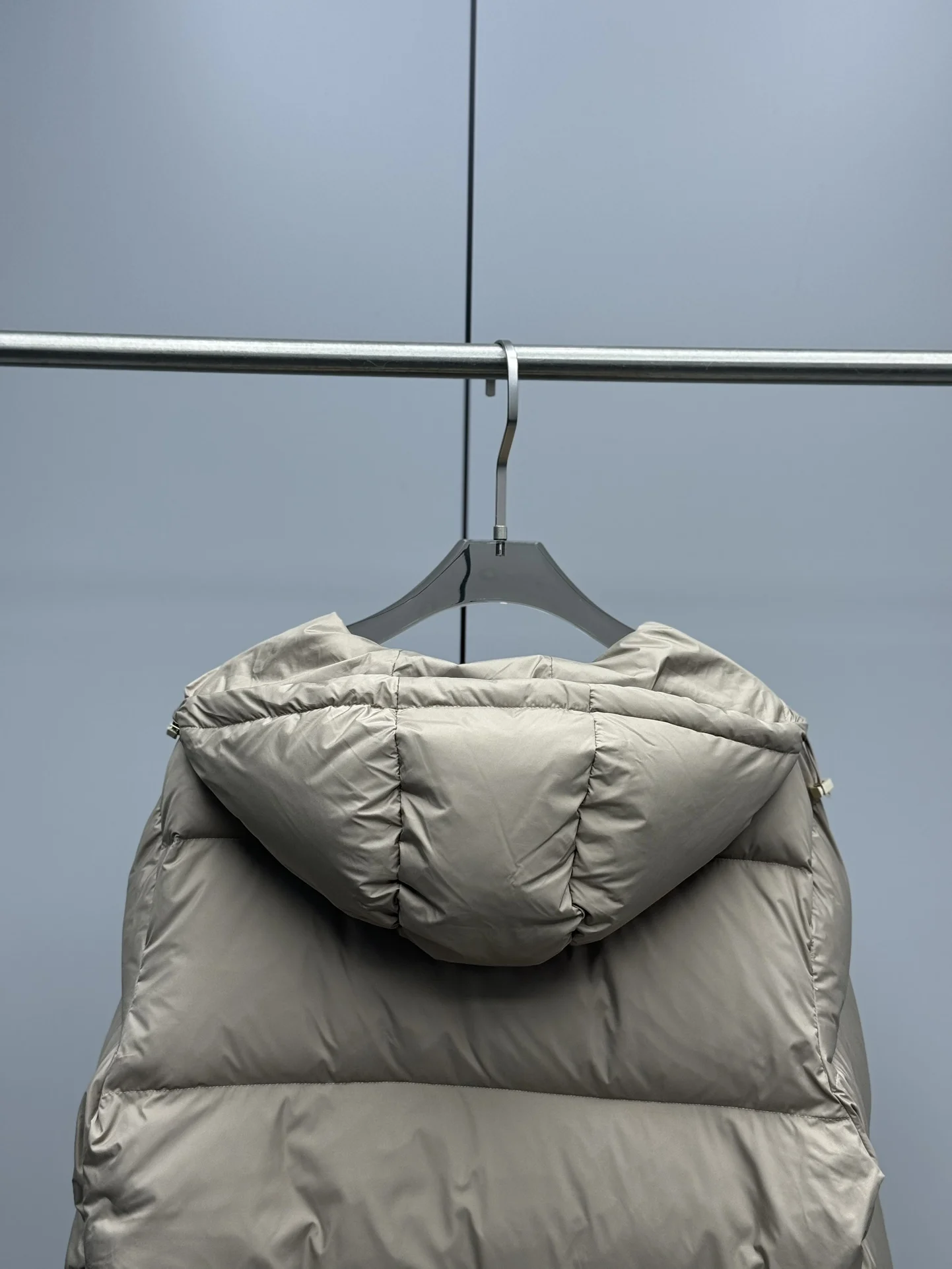 Chaqueta corta de plumón informal con capucha para mujer de gama alta 152