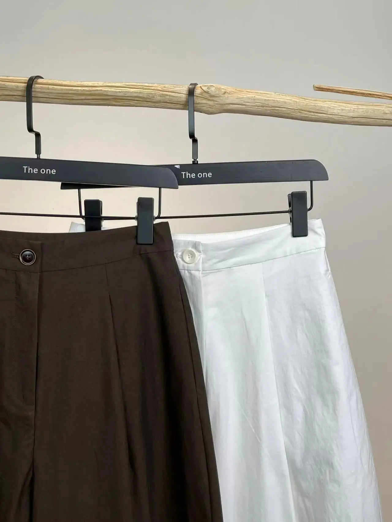 กางเกงขายาวทรงบานผ้าฝ้ายแบบมินิมอล