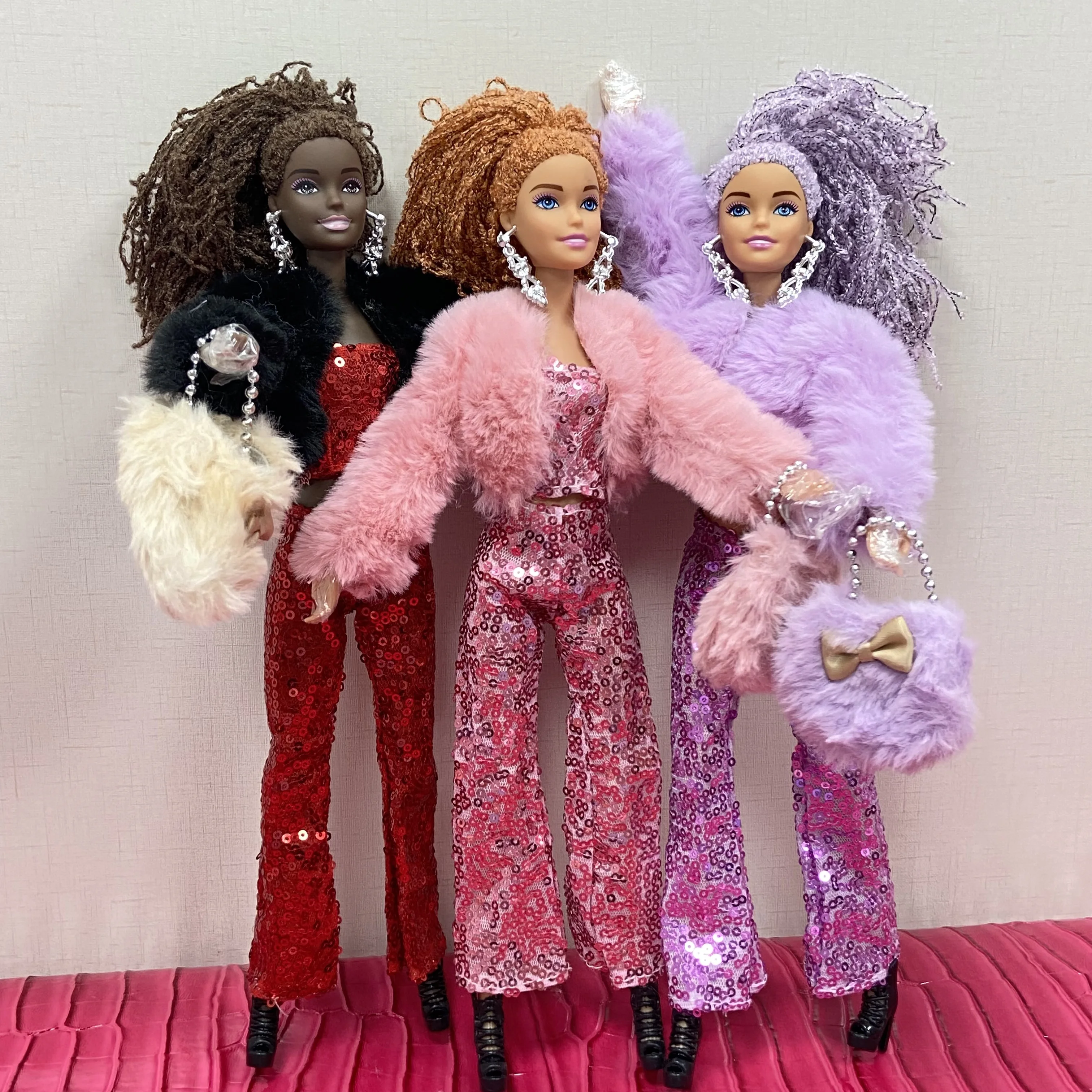 New style winter doll outfit set suitable for 30CM/11.5-inch dolls: plush vest, sequined pants, and bag.