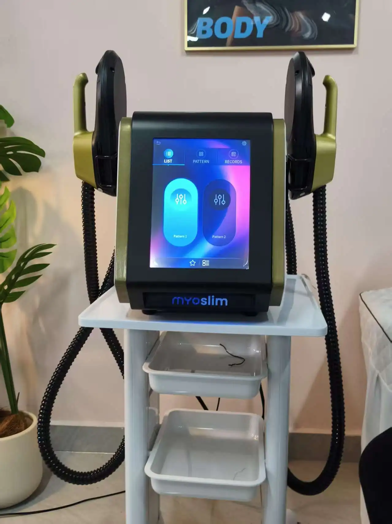 

Professional Myoslim NEO RF Machine Hi-EMT Body Sculpting Fat Burning 6500W EMS Slimming Build muscles Beauty Equipment 200HZ