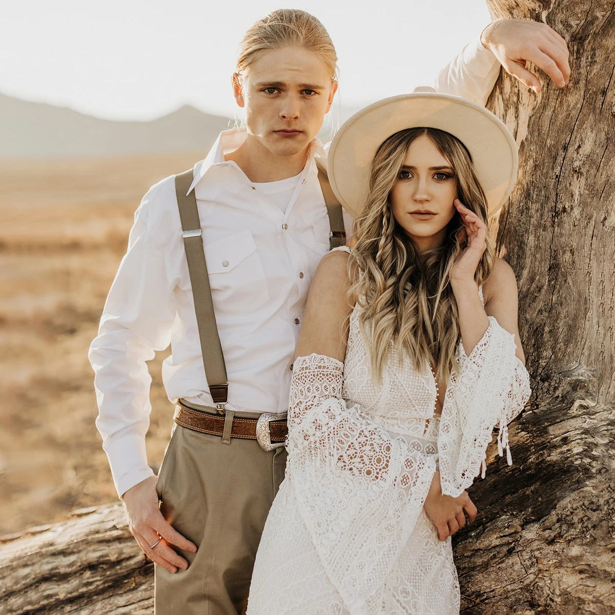 분리형 긴 벨 슬리브 플 런지 V Elopement 신부 가운 Tassels 컷 아웃 레이스 Boho Western 맞춤형 트럼펫 웨딩 드레스