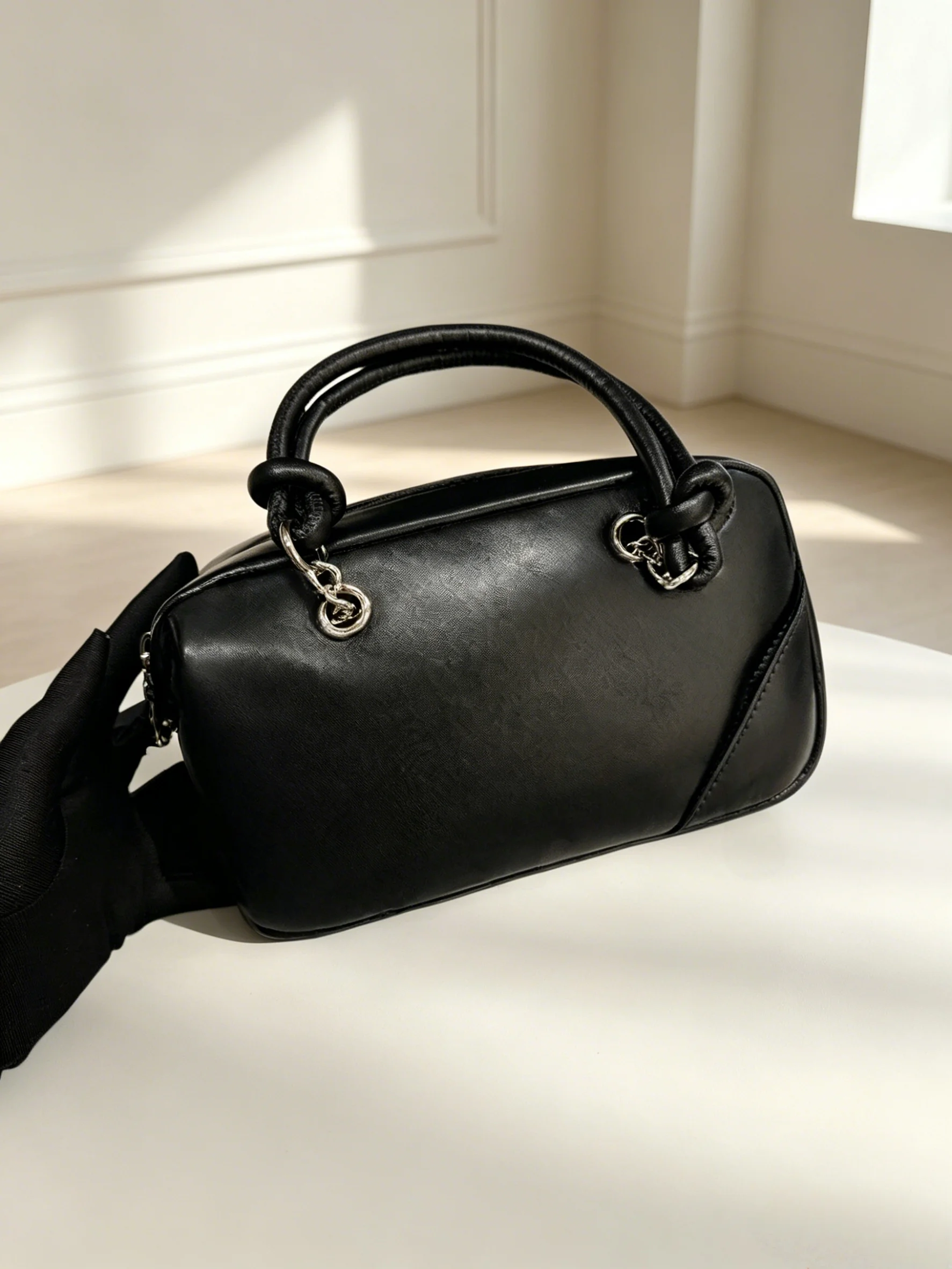

Women's Black Boston Handbag Summer Fresh Minimalist All-match Chain Shoulder & Crossbody Purse Size:21*12cm