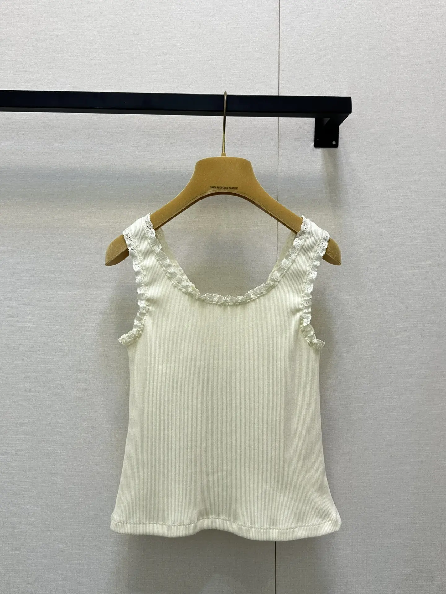 

Lady's Lace-Trimmed Vest Women's Elegant Camisole Top for Casual Wear