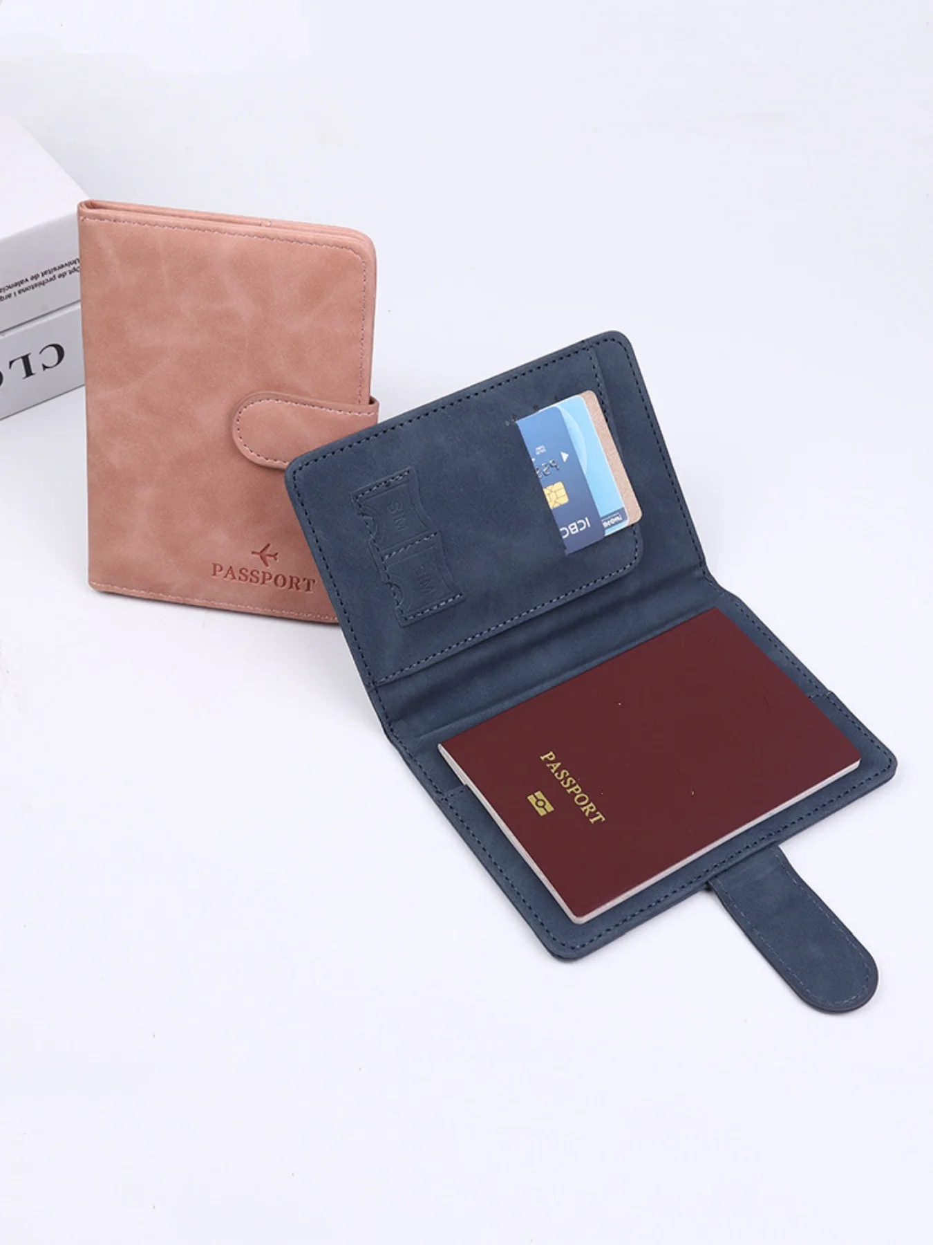 Simple Design + Multiple Card Slots, Can Hold Passports, Airline Tickets, and Cards, Available in Multiple Colors to Suit Daily Aesthetics. When Traveling, Documents Can Be Stored Safely Without Being Lost, and It's More Convenient to Carry Documents with You When Going on Business Trips. It Is a Necessary Document Storage Tool for Travelers.