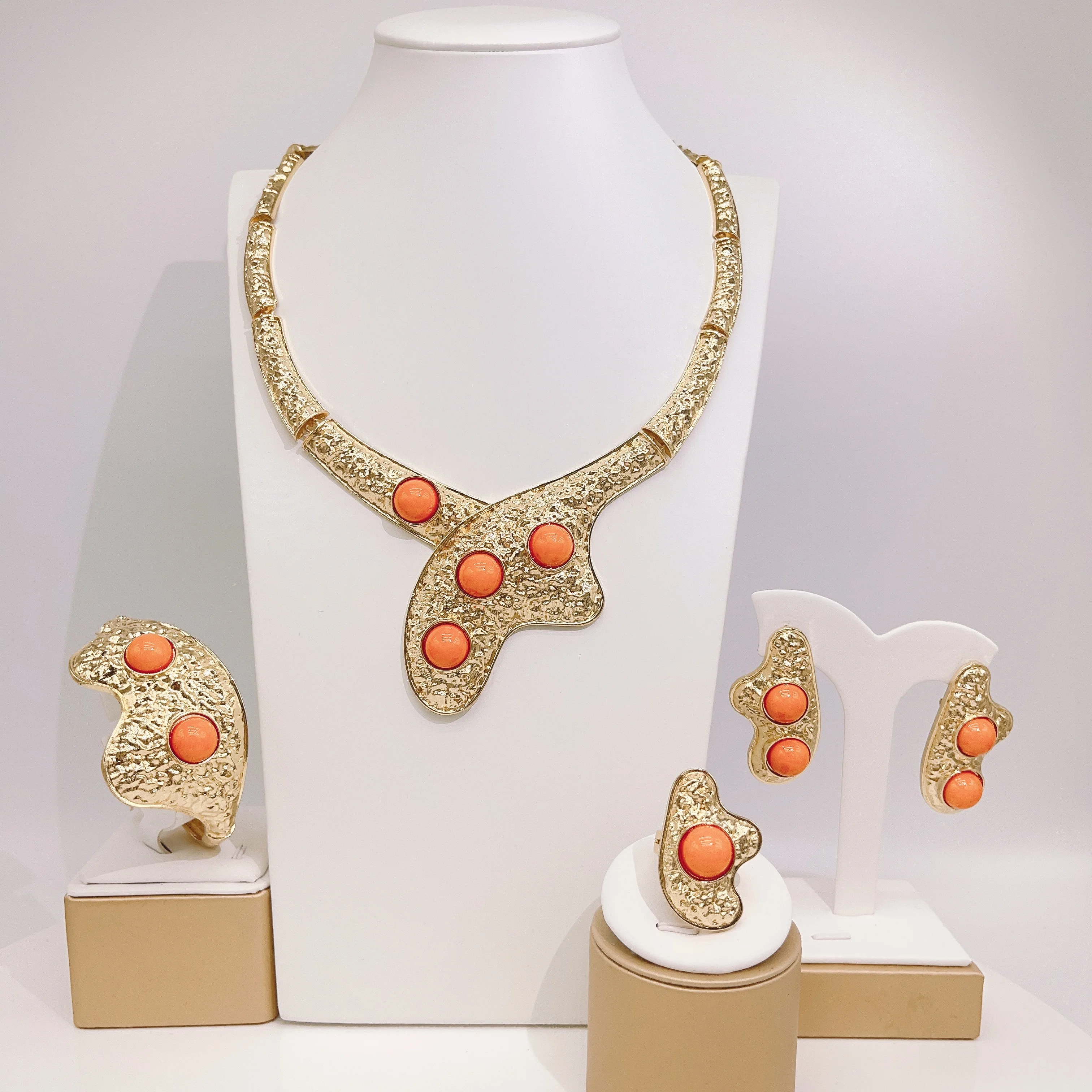 Dubai Gold Plated Women Necklace Jewelry Set Fashion Statement Necklace Earrings Bracelet Engagement Dinner Jewelry