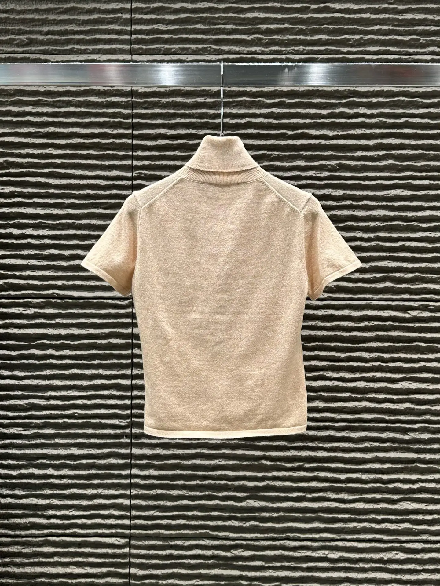 

Осень 2025 г., вязаный топ с короткими рукавами, женский роскошный мягкий переходный сезон, минималистичный шик