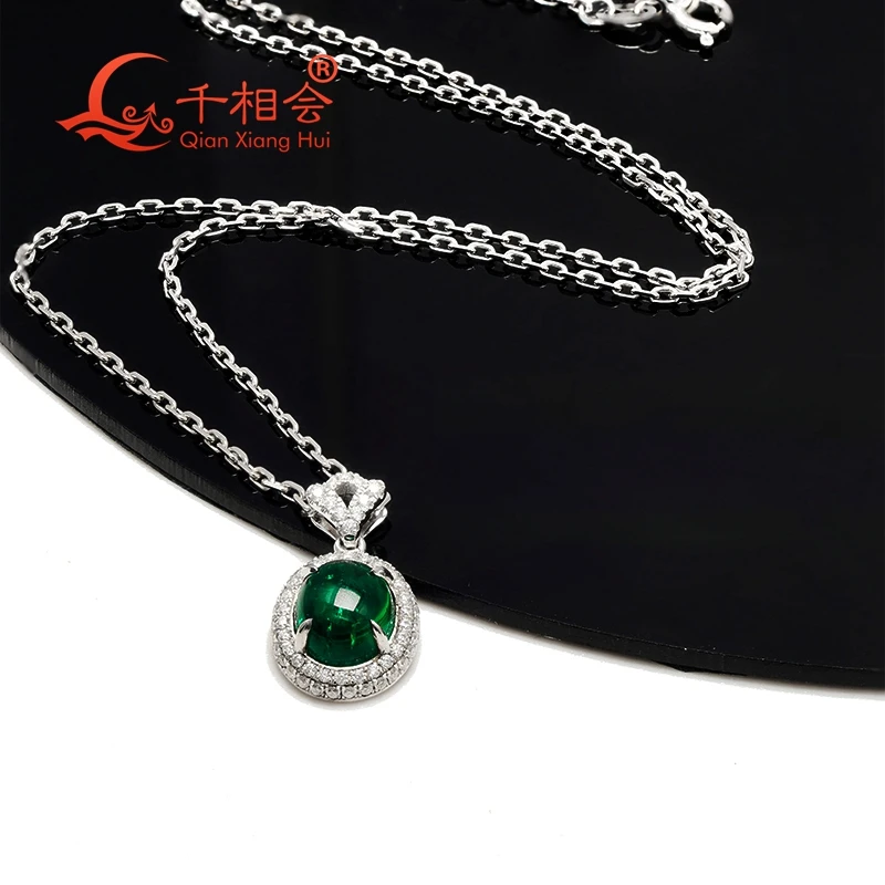 قلادة زمرد اللون الأخضر تم إنشاؤها كابوشون بيضاوي مسطح الظهر مائيًا 8*10 مم في 925 فضي مع مويسانيتي D للاستخدام اليومي