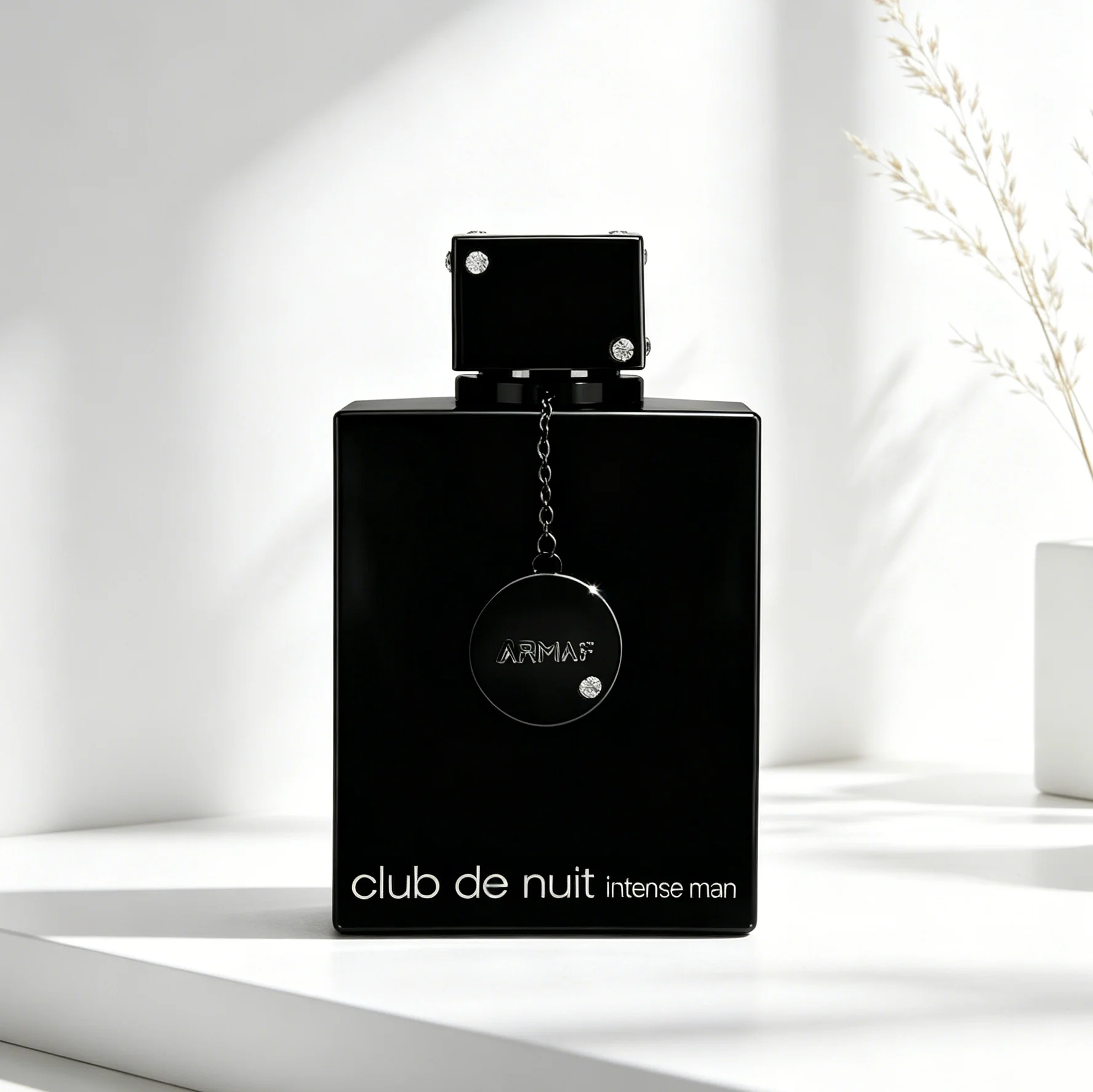 Parfum AR pour lui |   Profil olfactif propre, audacieux et masculin |   Notes boisées et épicées avec un caractère moderne et élégant |   Choix de cadeau pour hommes