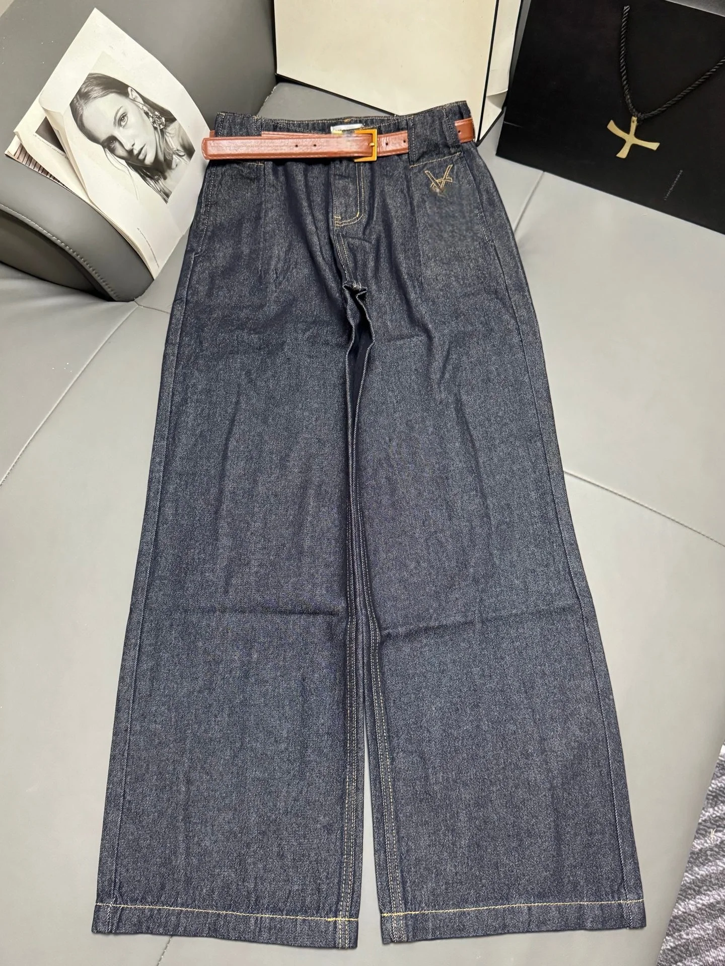 

New retro women's jeans for autumn and winter 2025 dark blue casual style loose straight-leg women's casual pants with a belt